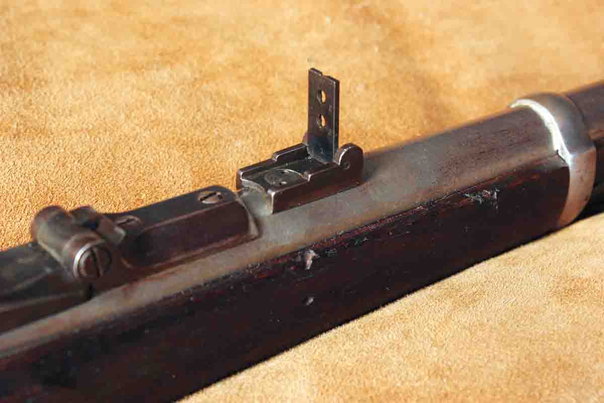 The original rear sight cannot be lowered, but it can be flipped up to aim with a pair of apertures at longer ranges.